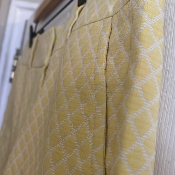 Ann Taylor yellow shorts women’s size 12 - Picture 3 of 11